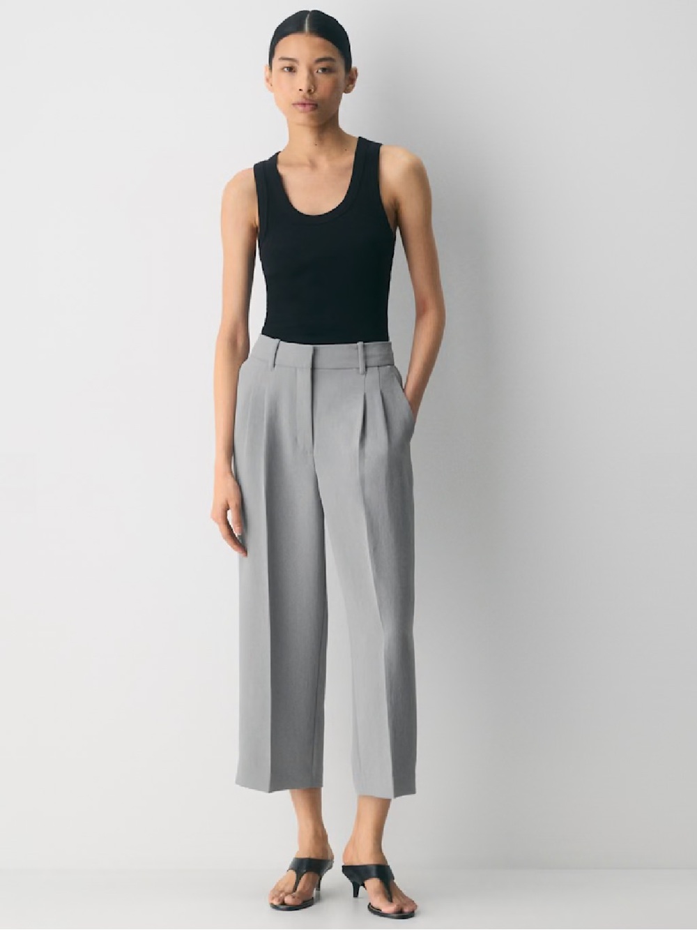 Aritzia Grey Crepe Cropped Effortless Pant